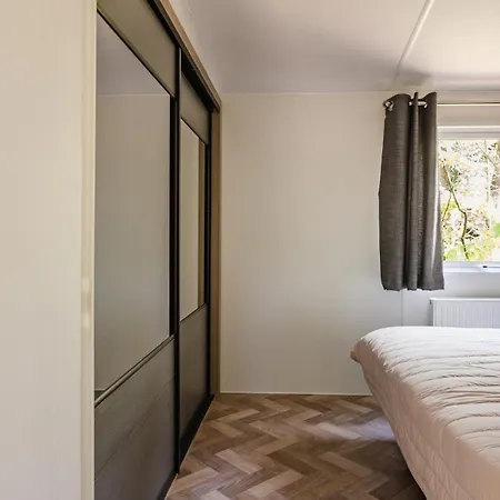 Modern In Bosrijke Omgeving Vakantiehuis *